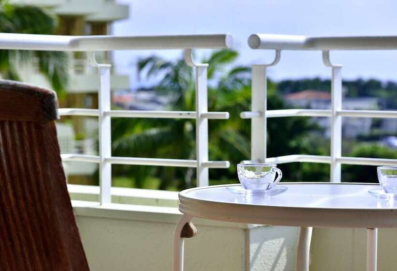 Люкс Клуб, Okinawa Kariyushi Resort Exes Ishigaki