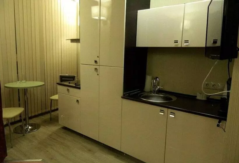استودیوی استاندارد, Pioner Lux