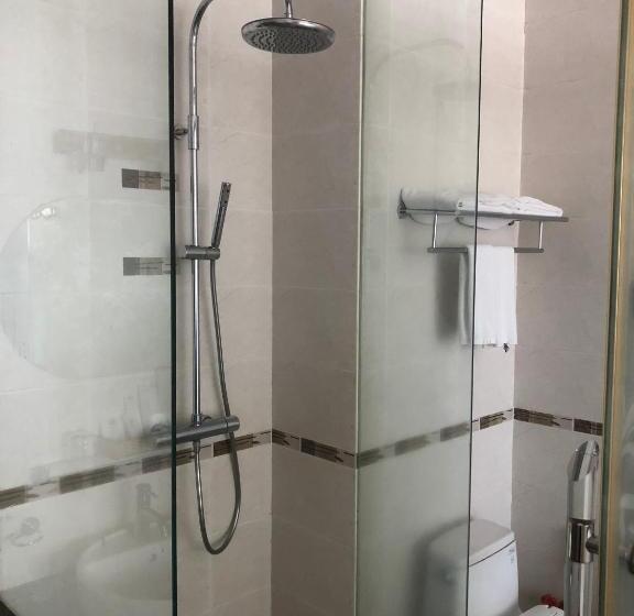 اتاق لوکس با بالکن و چشم‌انداز دریا, Rembrandt Hotel Nha Trang