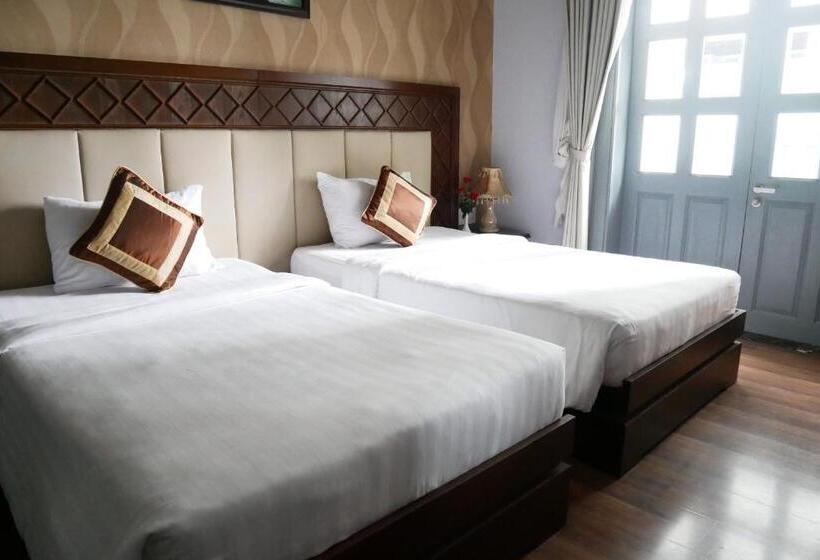 اتاق لوکس با چشم‌انداز دریا, Rembrandt Hotel Nha Trang
