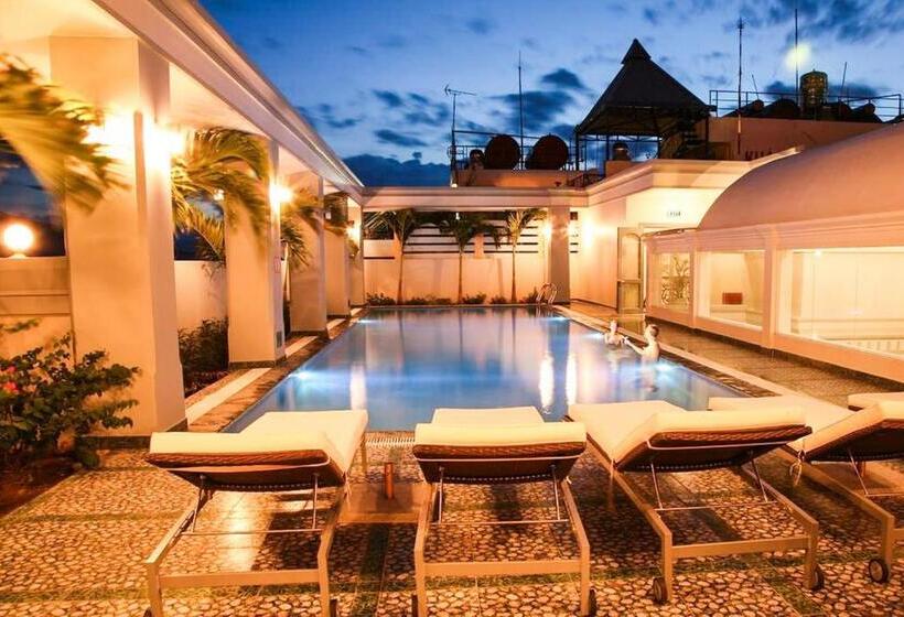 اتاق خانوادگی با چشم‌انداز جانبی دریا, Rembrandt Hotel Nha Trang