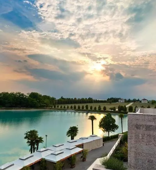 اتاق استاندارد با چشم‌انداز دریاچه, Thai Si Royal Thai Spa