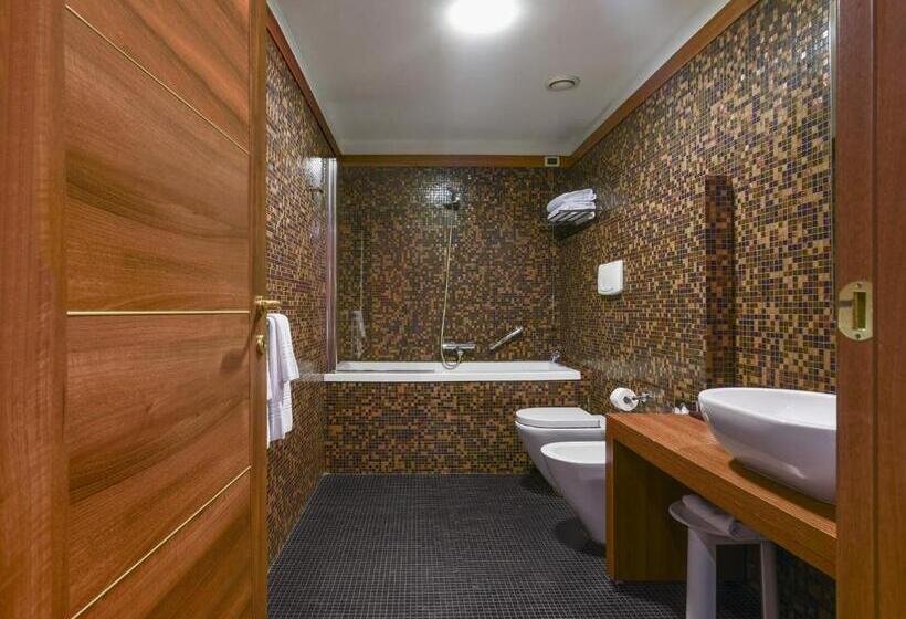 标准间带湖景, Thai Si Royal Thai Spa