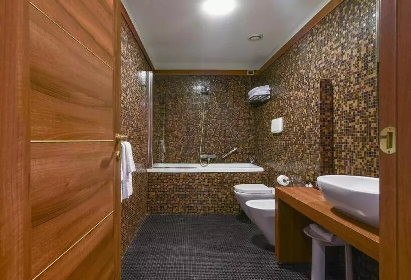 اتاق استاندارد با چشم‌انداز دریاچه, Thai Si Royal Thai Spa