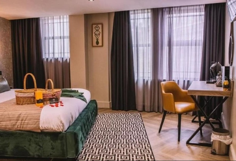 اتاق کلاسیک, The Grand