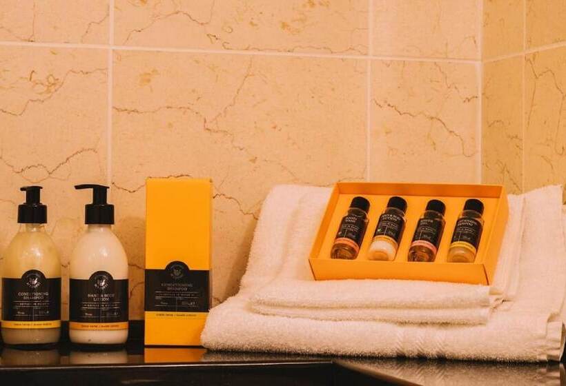 اتاق کلاسیک سه تخته, The Grand