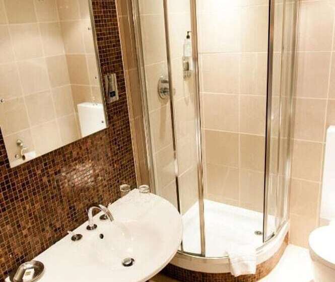 اتاق کلاسیک سه تخته, The Grand