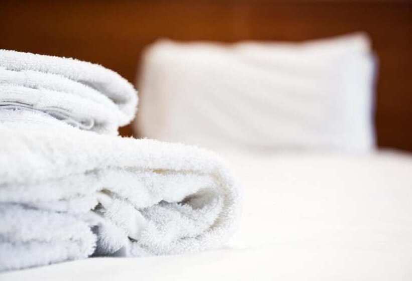 اتاق کلاسیک سه تخته, The Grand