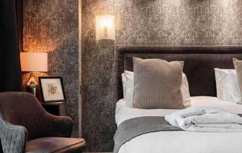 اتاق لوکس با بالکن, The Grand