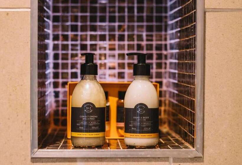 اتاق لوکس, The Grand