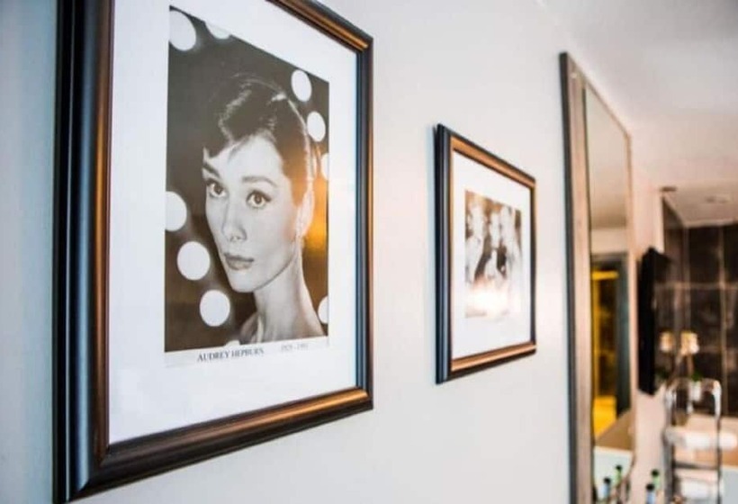 اتاق لوکس, The Grand