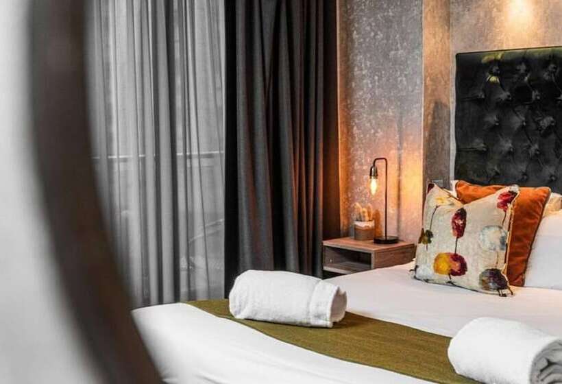 اتاق کلاسیک, The Grand