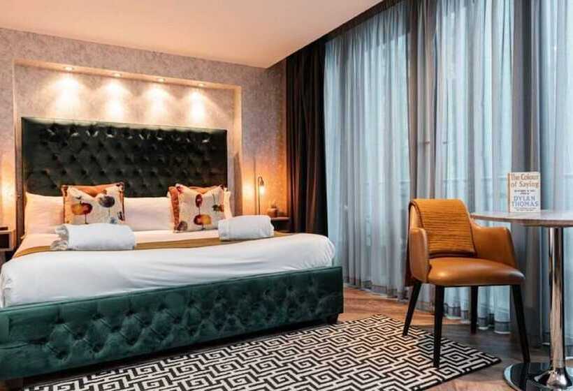 اتاق کلاسیک, The Grand