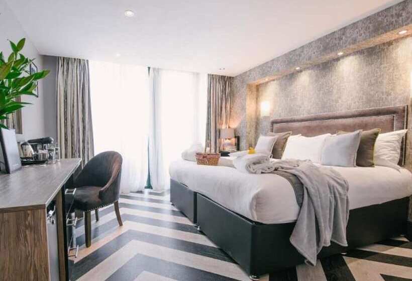 اتاق لوکس با بالکن, The Grand