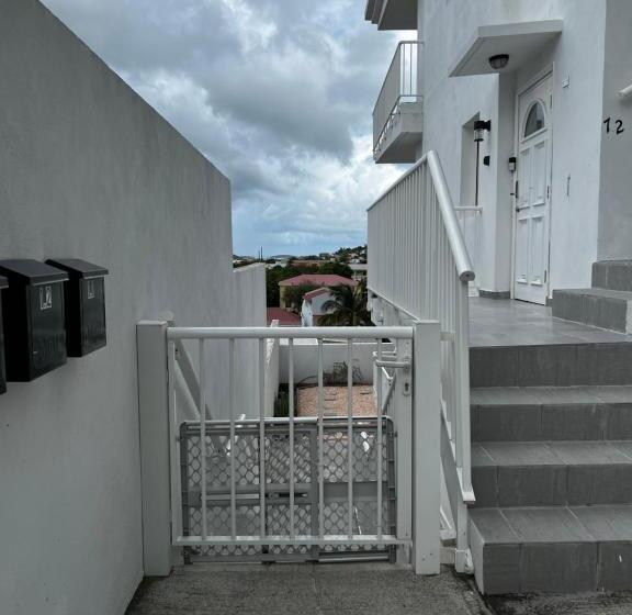 اتاق استاندارد با چشمانداز باغ, Menpour Apartments Complex