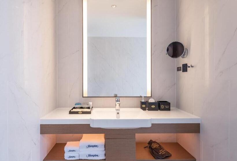 Стандартный Номер Кровать Кинг, Hampton By Hilton Qinhuangdao Jinmeng Bay