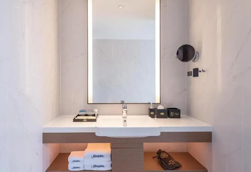 キングサイズベッドのスタンダードルーム, Hampton By Hilton Qinhuangdao Jinmeng Bay