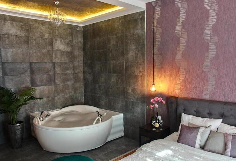 اتاق لوکس با وان آب گرم, Restoran Orijent 5