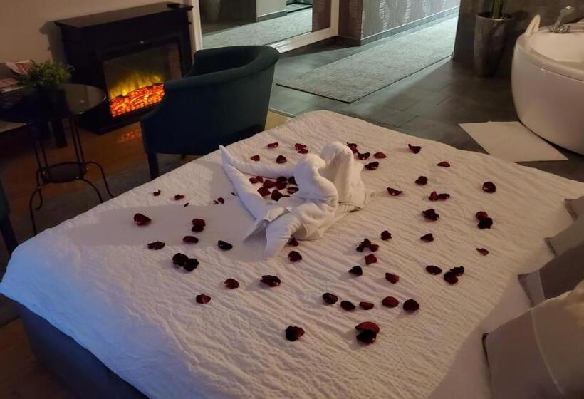 اتاق لوکس با وان آب گرم, Restoran Orijent 5