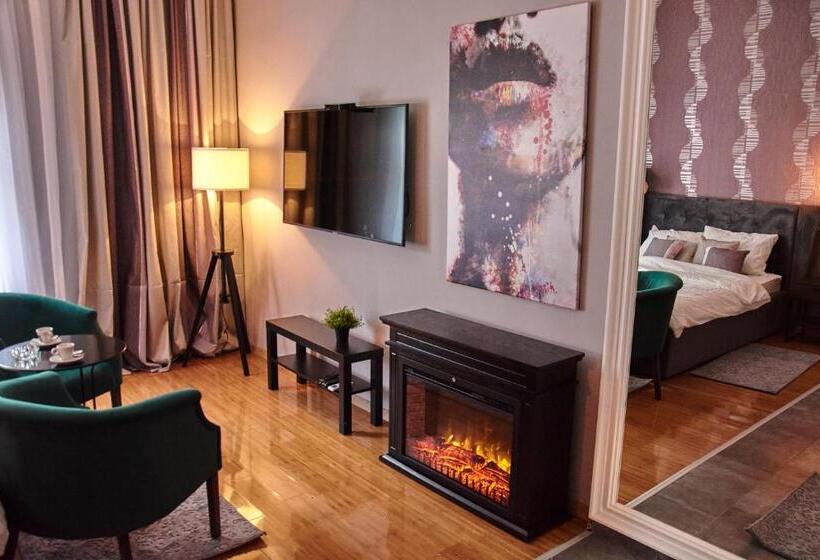 اتاق لوکس با وان آب گرم, Restoran Orijent 5