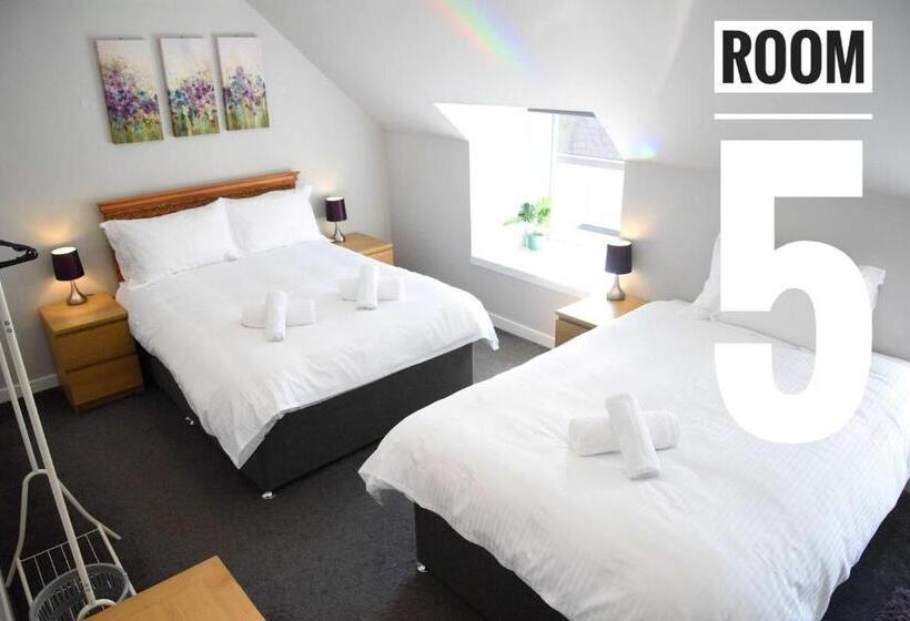 Семейный Номер, Rooms On The High Street