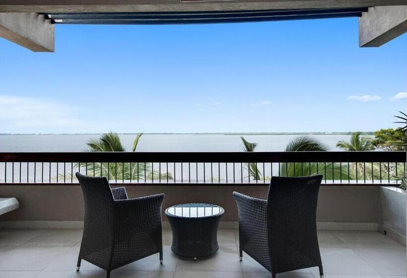 Superior room with lake view, Amagi Aria Airport Transit