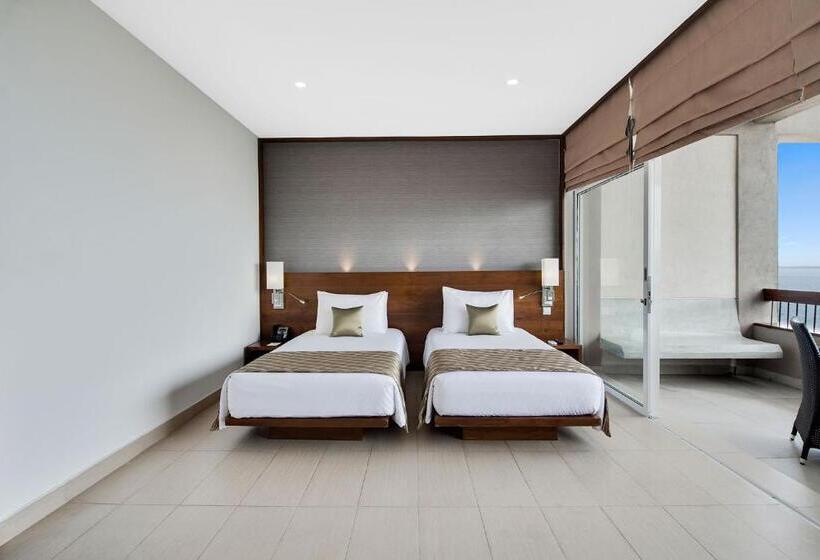 Superior room with lake view, Amagi Aria Airport Transit