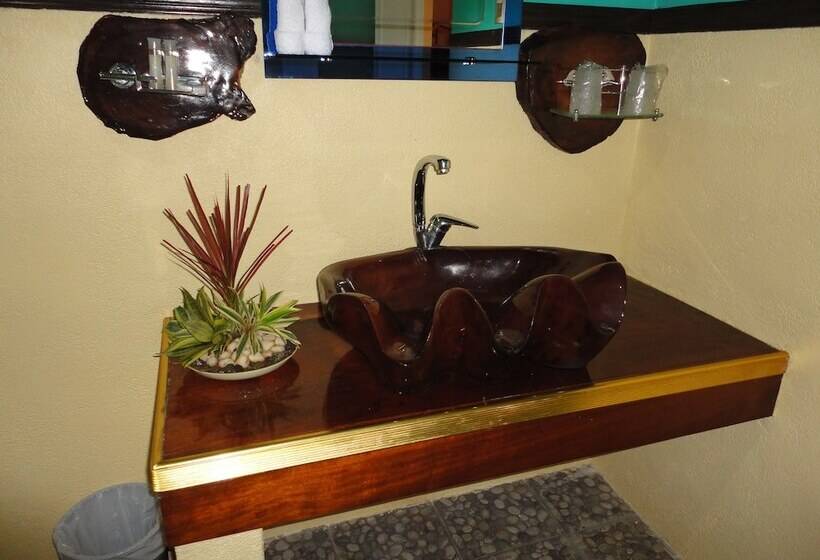 اتاق خانوادگی, Deep Forest Garden