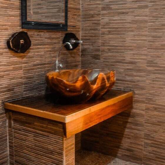 اتاق خانوادگی, Deep Forest Garden