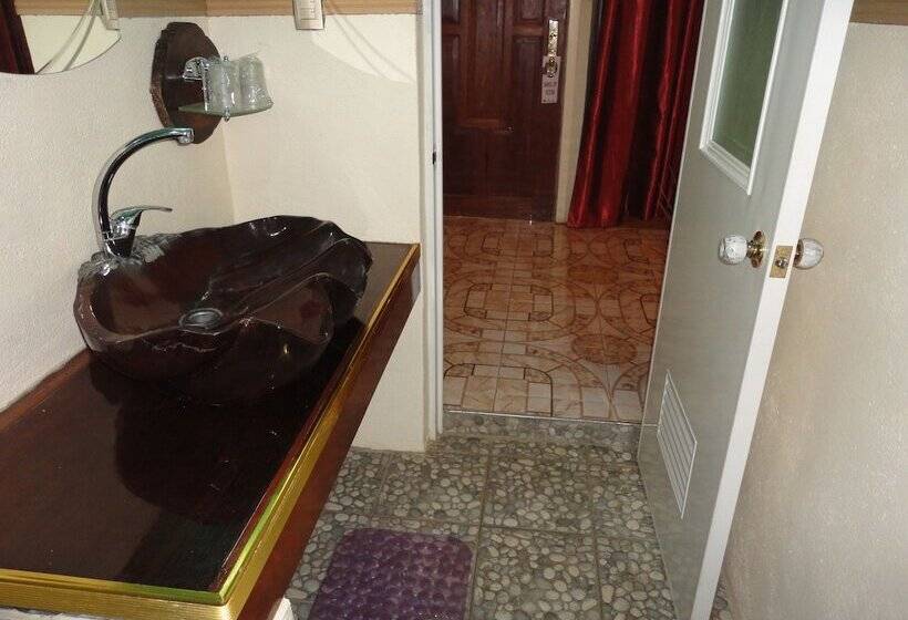 اتاق خانوادگی, Deep Forest Garden