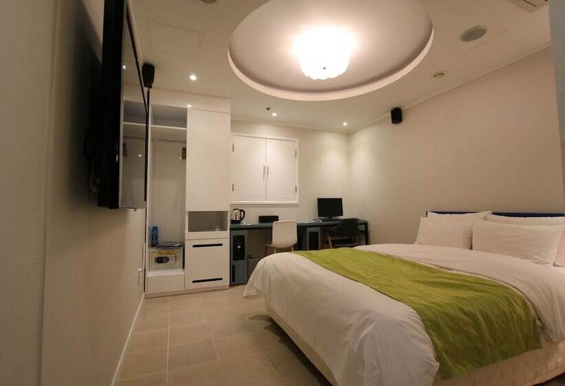 Cameră Standard, Nox Boutique