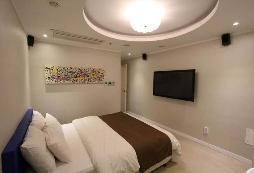 Cameră Standard, Nox Boutique