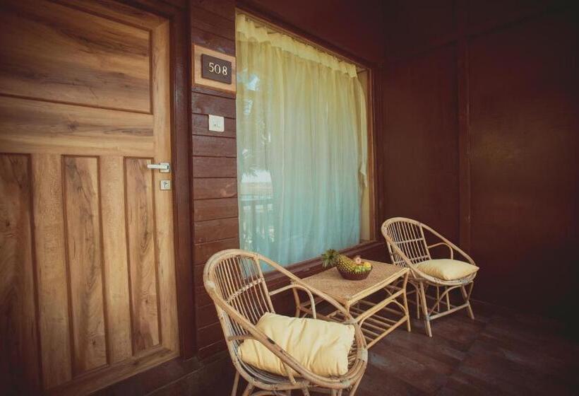 小室, Riva Beach Resort