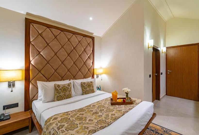 小室, Riva Beach Resort