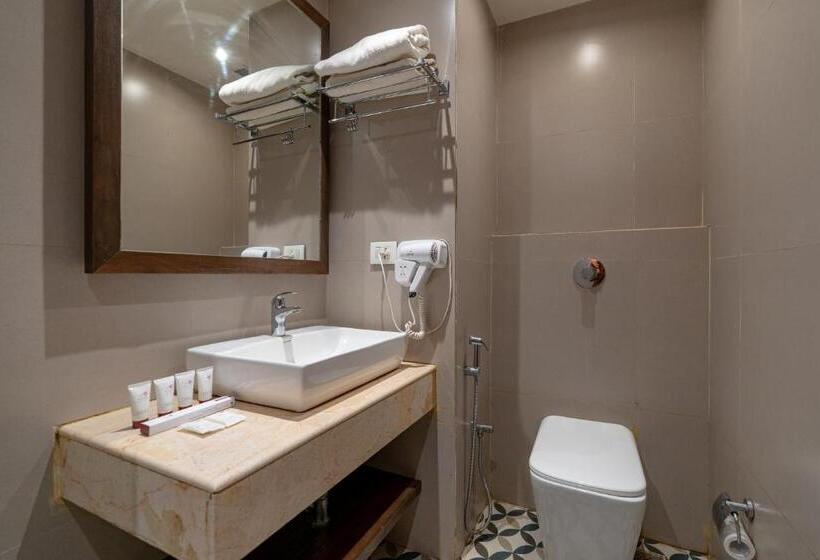 带泳池观景的豪华房, Riva Beach Resort