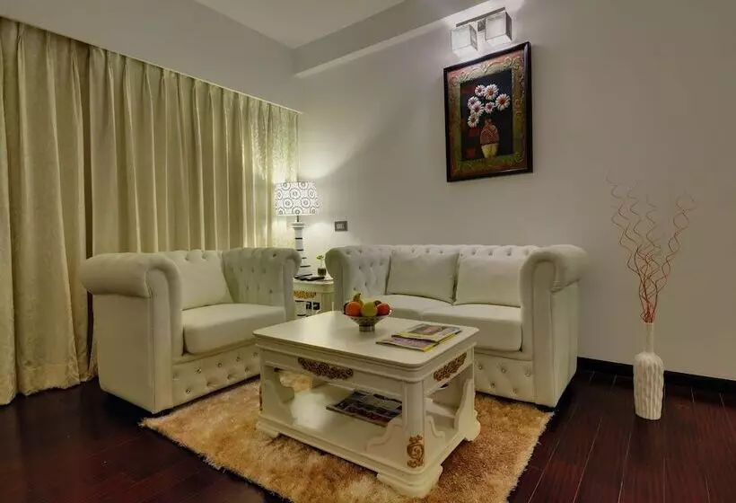スイート, The Fern Residency  Rajkot