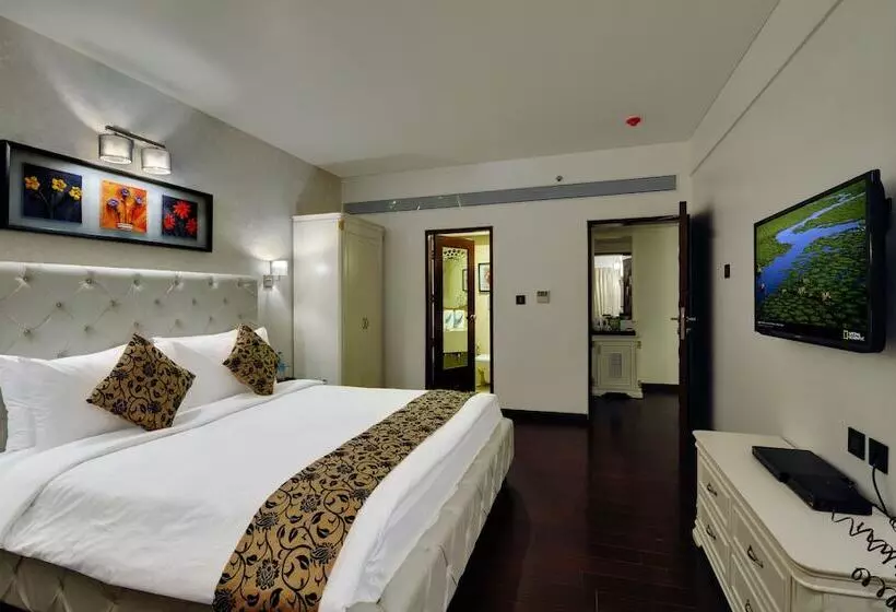 スイート, The Fern Residency  Rajkot