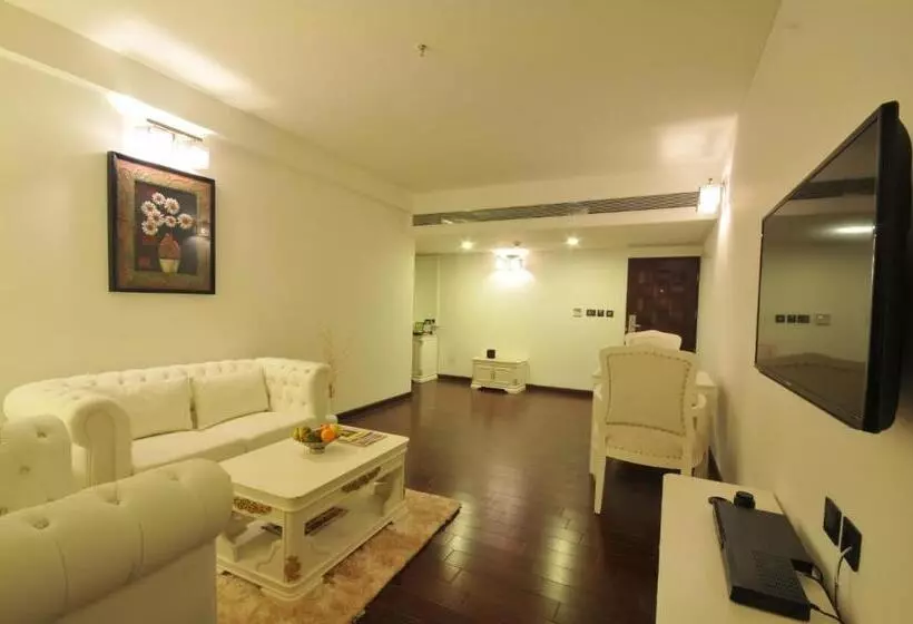スイート, The Fern Residency  Rajkot