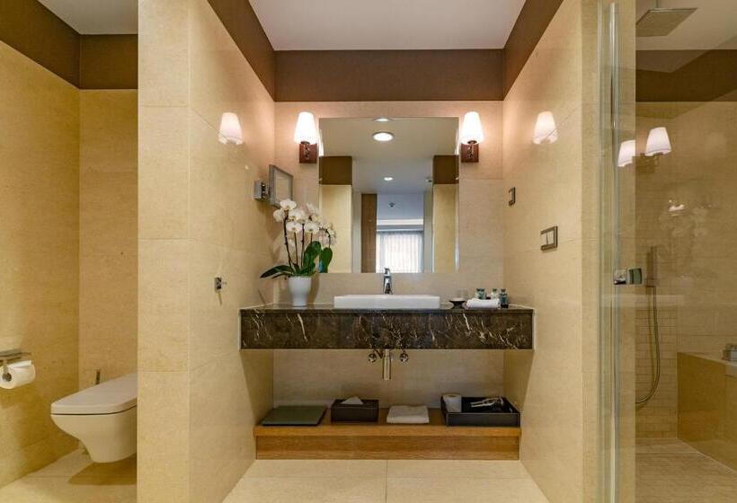 Suite with lake view, Tiffi Boutique