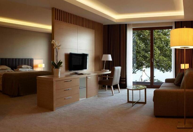 Suite with lake view, Tiffi Boutique