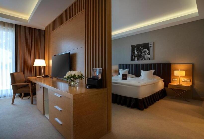 Suite with lake view, Tiffi Boutique