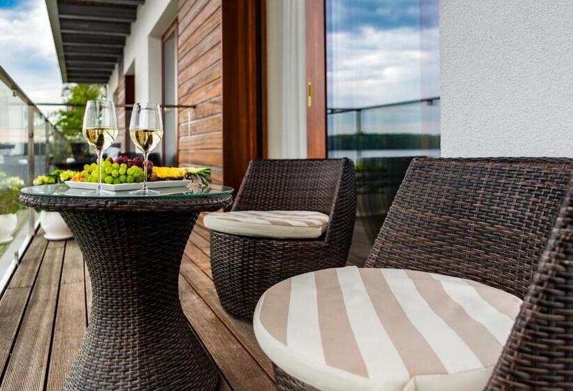 Suite with lake view, Tiffi Boutique