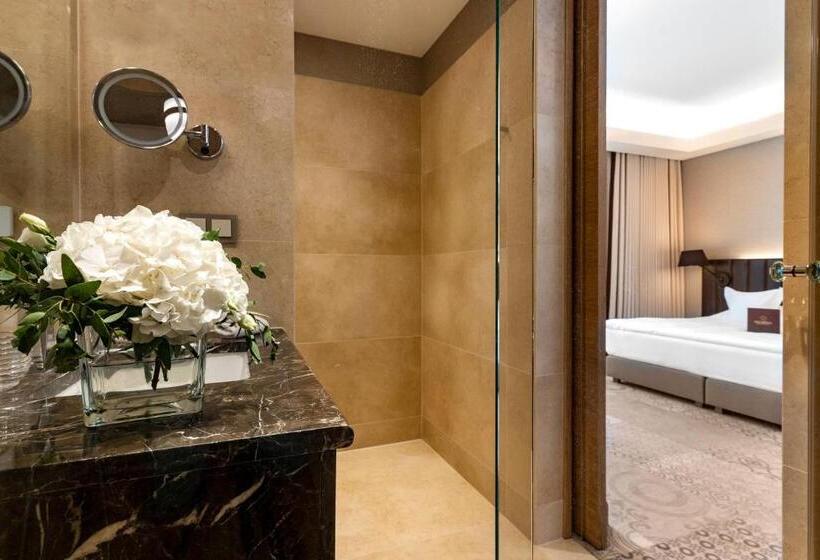 Superior room with lake view, Tiffi Boutique