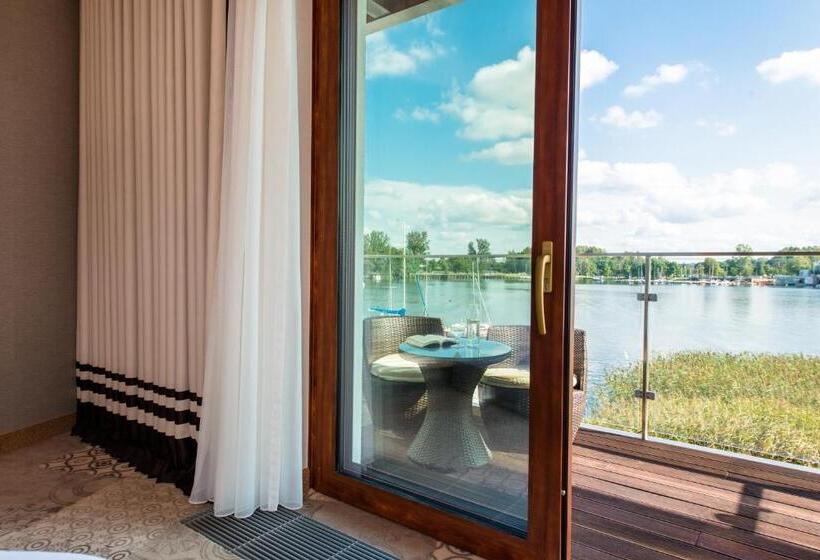 Superior room with lake view, Tiffi Boutique