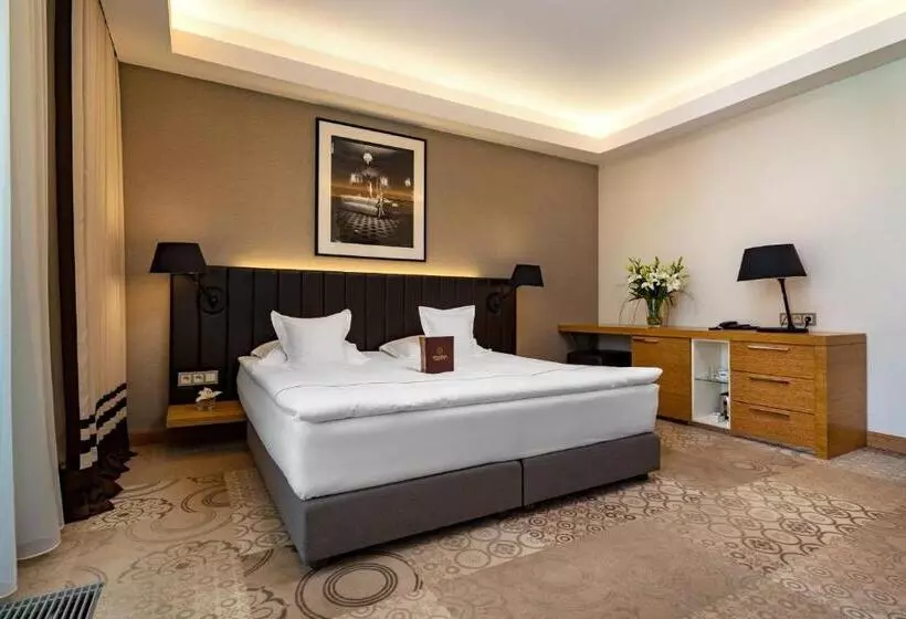 Superior room with lake view, Tiffi Boutique
