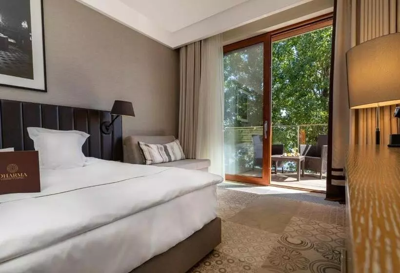 اتاق لوکس با چشم‌انداز دریاچه, Tiffi Boutique