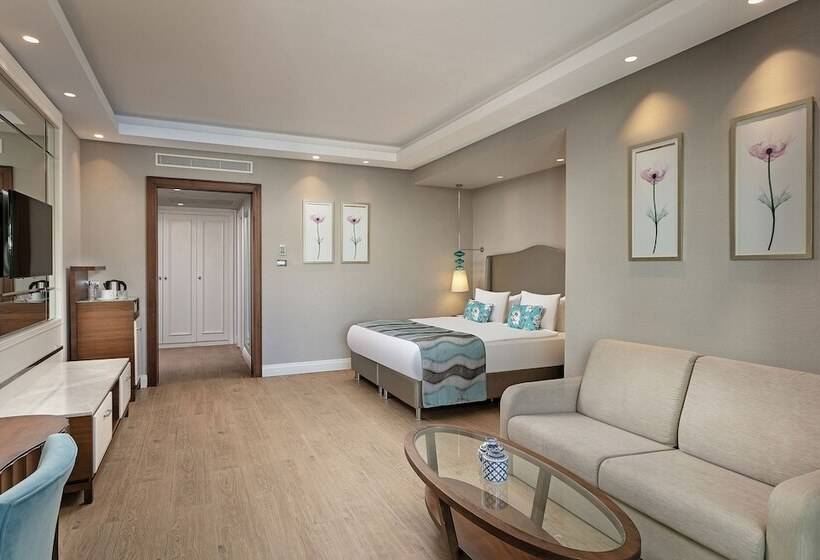 סוויטה משפחתית, Titanic Deluxe Golf Belek