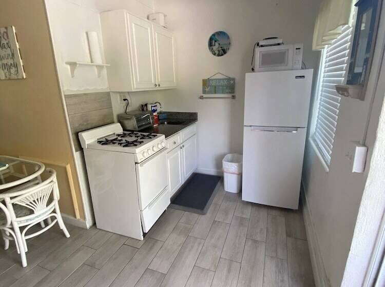 شقة غرفة واحدة, Tropical Winds Motel & Cottages