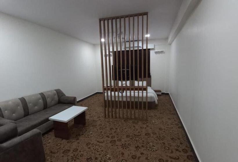 Standard-huone, Jurkis Kolhapur