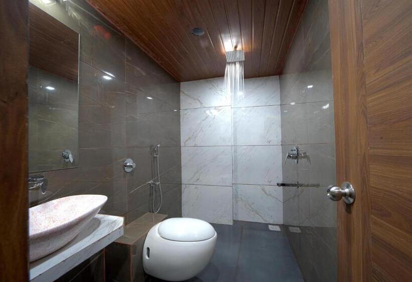 Standard-huone, Jurkis Kolhapur